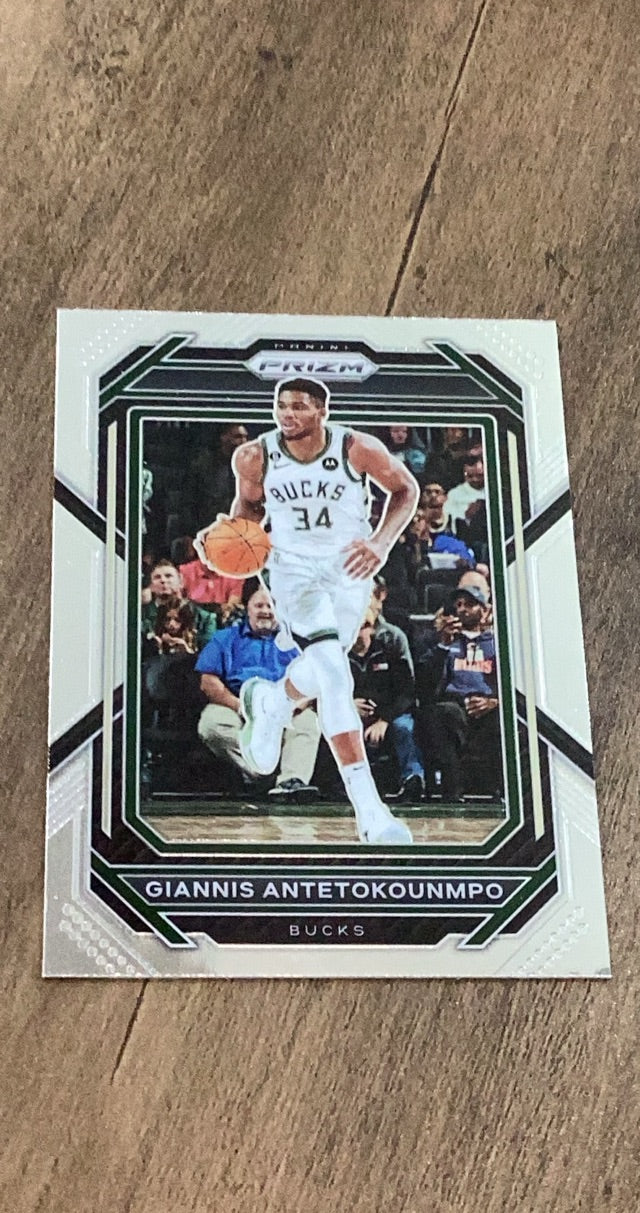 Giannis Antetokounmpo 2022-23 Panini Prizm 96 trading card image front