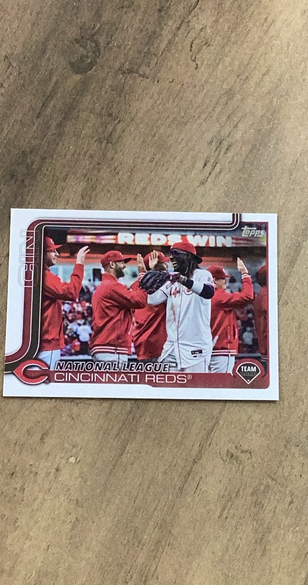 Cincinnati Reds 2025 Topps 99 team card image front