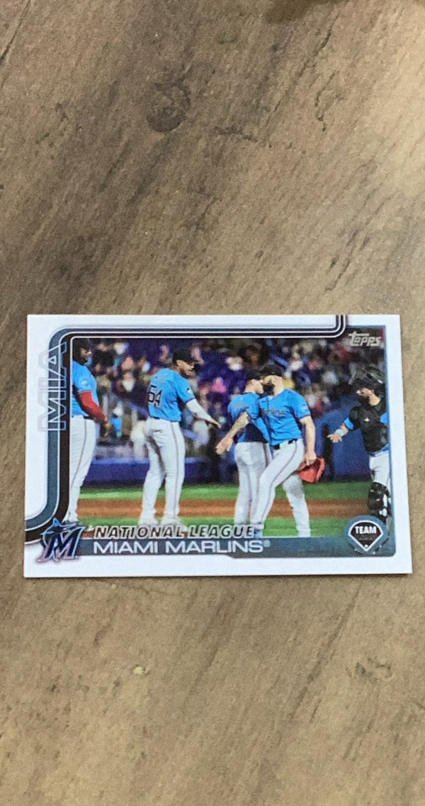 Miami Marlins 2025 Topps 340 team card image front