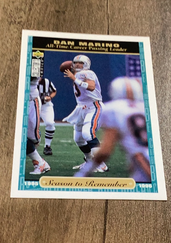 Dan Marino 1996 Collector's Choice 64 trading card image front