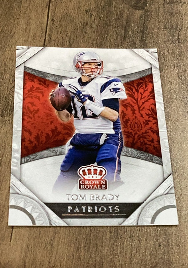 Tom Brady 2016 Panini Crown Royale trading card Panini