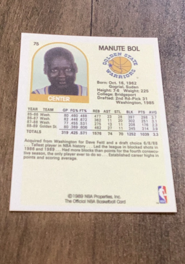 Manute Bol 1989-90 Hoops trading card