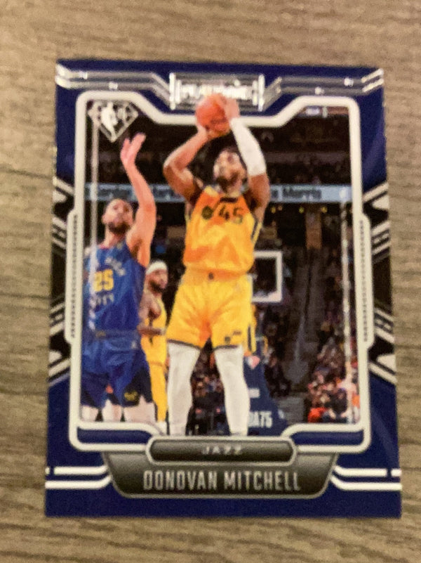 Donovan Mitchell SN99
Playbook Utah Jazz NBA 2021-22 Panini Chronicles: Blue 292 SN99, Playbook