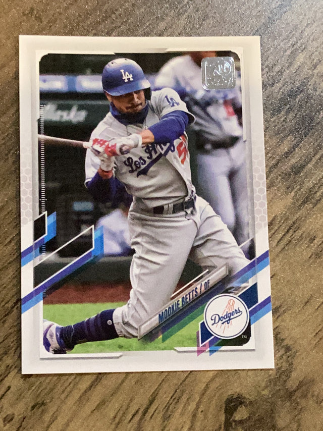 Mookie Betts
BASE: Batting Los Angeles Dodgers MLB 2021 Topps 13a BASE: Batting